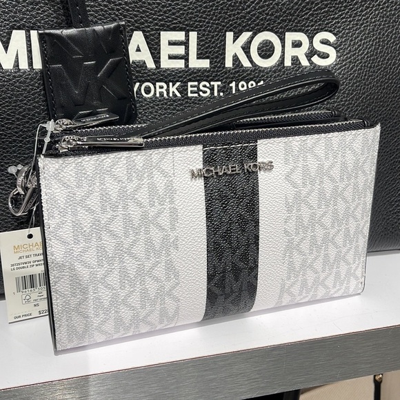 MICHAEL KORS LARGE DOUBLE ZIP WRISTLET 
Optic White Multi - Picture 8 of 16